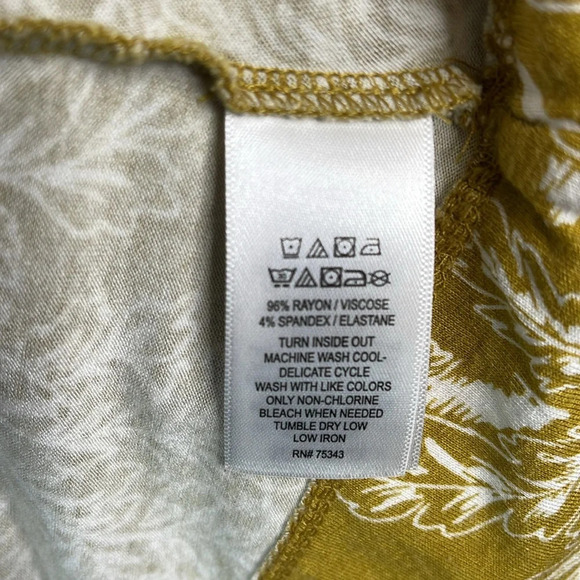 TAHARI Fern Print Asymmetrical Top Chartreuse V-Neck 3/4 Sleeve Shark Bite 1X - Picture 9 of 11